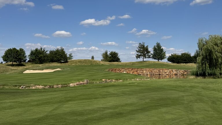 Albatross Golf Resort